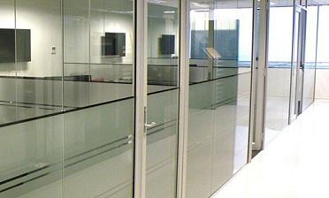 Перегородки из стекла в офисе купить в Москве