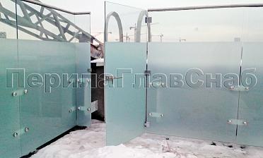 Пластинчатые одностворчатые калитки из нержавеющей стали со стеклом купить в Москве