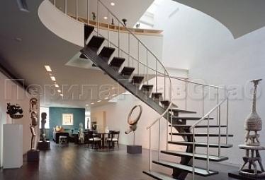 Изготовление лестниц для загородного дома купить в Москве