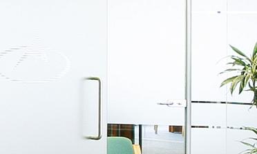 Перегородки из стекла в интерьере офиса купить в Москве