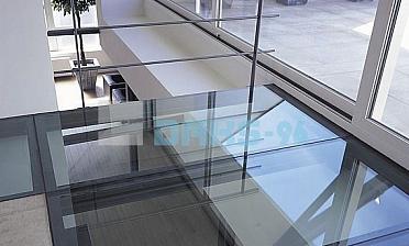 Стеклянный потолок на межэтажной площадке купить в Москве