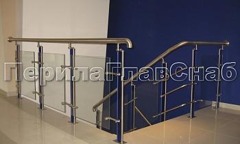 Ограждение со стойками с акриловыми вставками на спайдерных стеклодержателях в Москве. Готовые проекты ПерилаГлавСнаб