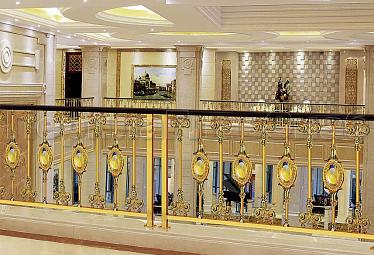 Ограждения под золото из латуни купить в Москве