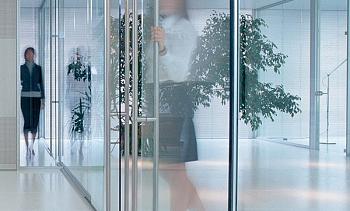 Перегородки в офис с прозрачным стеклом премиум в Москве. Готовые проекты ПерилаГлавСнаб