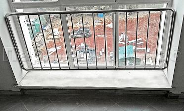 Ограждения из нержавейки экранного типа «Частокол» для окон купить в Москве