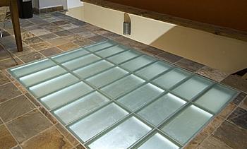 Стеклянный пол в квартиру с подсветкой в Москве. Готовые проекты ПерилаГлавСнаб