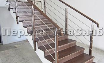 Ограждение со стойками из шлифованной нержавеющей стали с боковым крепежом, со вставками из дерева в Москве. Готовые проекты ПерилаГлавСнаб