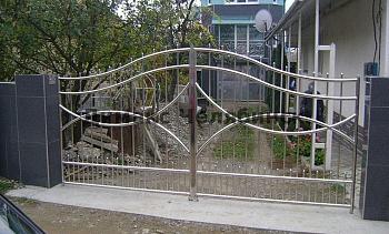 Нержавеющие двустворчатые калитки с вертикальным заполнением в Москве. Готовые проекты ПерилаГлавСнаб