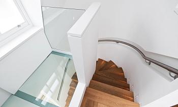 Стеклянный потолок в двухъярусной квартире в Москве. Готовые проекты ПерилаГлавСнаб