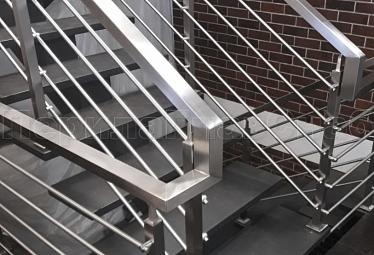 Перила для лестниц купить в Москве