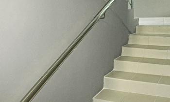 Пристенный поручень из нержавеющей стали в Москве. Готовые проекты ПерилаГлавСнаб