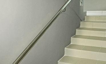 Пристенный поручень из нержавеющей стали купить в Москве