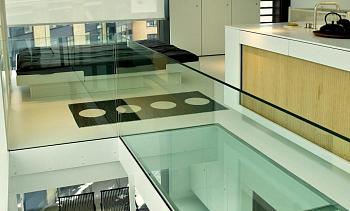 Стеклянные полы на кухне в Москве. Готовые проекты ПерилаГлавСнаб