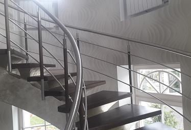 Перила и ограждения из нержавейки и дерева купить в Москве