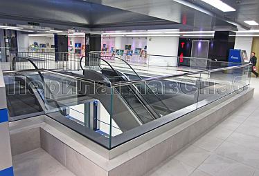 Стеклянные перила для атриумов купить в Москве