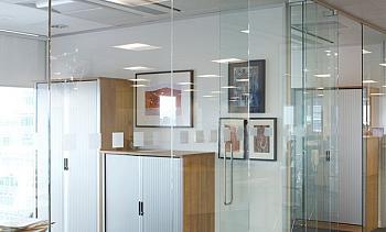 Стеклянные перегородки премиум для офиса в Москве. Готовые проекты ПерилаГлавСнаб
