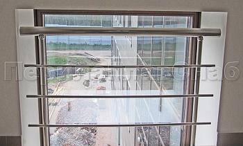 Межэтажное ограждение из нержавеющей стали с торцевым креплением для окон в Москве. Готовые проекты ПерилаГлавСнаб