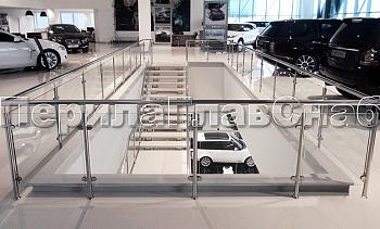 Ограждение атриума со стеклом и стойками в Москве. Готовые проекты ПерилаГлавСнаб