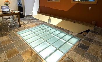 Подсветка стеклянного пола в доме в Москве. Готовые проекты ПерилаГлавСнаб