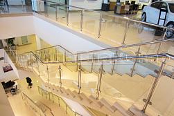 Стеклянные перила для атриумов в Москве. Готовые проекты ПерилаГлавСнаб - фото 18