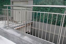 Перила и ограждения с вертикальным заполнением в Москве. Готовые проекты ПерилаГлавСнаб - фото 7