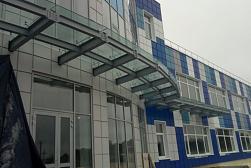 Стеклянные козырьки на спайдерах в Москве. Готовые проекты ПерилаГлавСнаб - фото 1