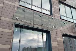 Стеклянные козырьки на вантах в Москве. Готовые проекты ПерилаГлавСнаб - фото 1