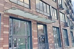 Стеклянные козырьки на вантах в Москве. Готовые проекты ПерилаГлавСнаб - фото 2